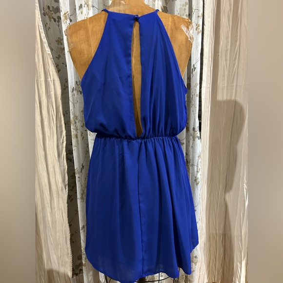 Halter open back knee high Flowy dress - Picture 4 of 4